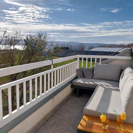 Seaview Apartment Omis Bagian luar foto