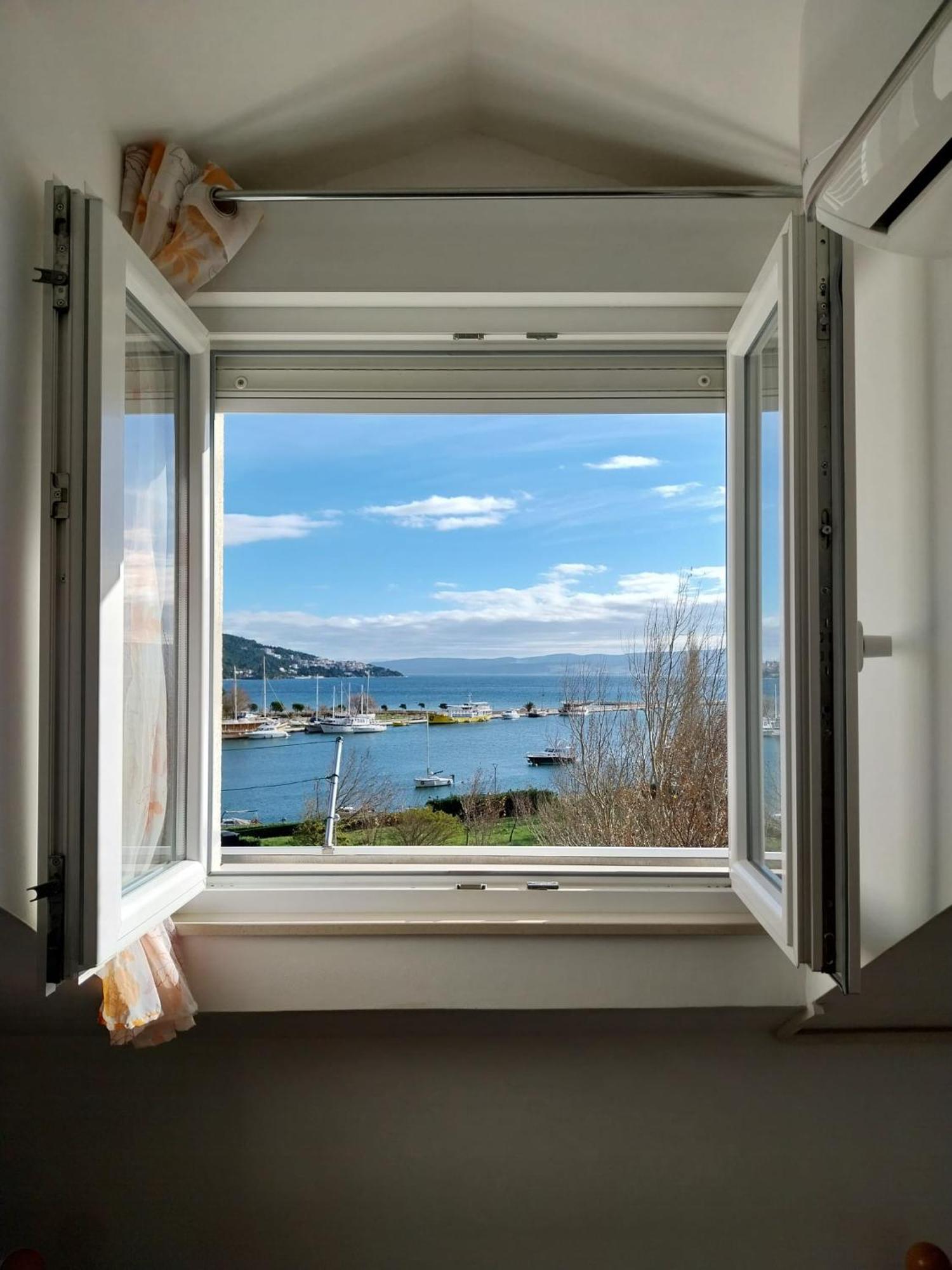 Seaview Apartment Omis Bagian luar foto